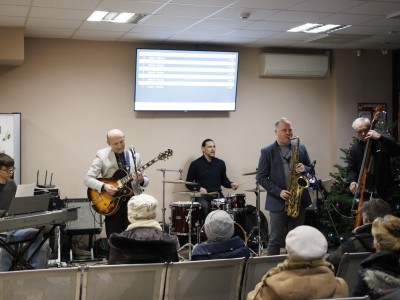 Jonavos autobusų stotyje - staigmena: vyko džiazo muzikos koncertas