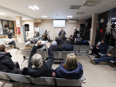Jonavos autobusų stotyje - staigmena: vyko džiazo muzikos koncertas