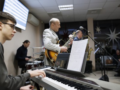 Jonavos autobusų stotyje - staigmena: vyko džiazo muzikos koncertas