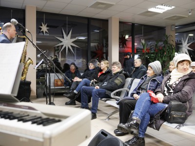 Jonavos autobusų stotyje - staigmena: vyko džiazo muzikos koncertas
