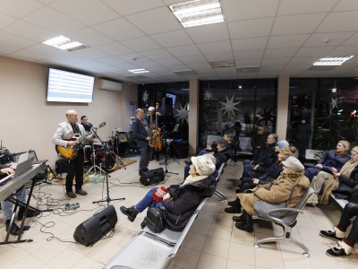 Jonavos autobusų stotyje - staigmena: vyko džiazo muzikos koncertas