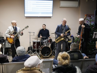 Jonavos autobusų stotyje - staigmena: vyko džiazo muzikos koncertas