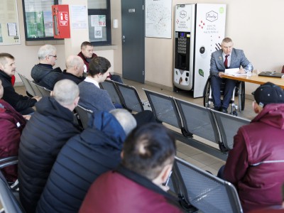 Bendrovėje „Jonavos autobusai“ mokymai kaip saugiai aptarnauti keleivius su specialiaisiais poreikiais