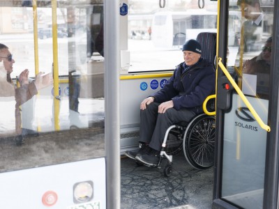Bendrovėje „Jonavos autobusai“ mokymai kaip saugiai aptarnauti keleivius su specialiaisiais poreikiais
