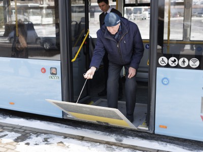 Bendrovėje „Jonavos autobusai“ mokymai kaip saugiai aptarnauti keleivius su specialiaisiais poreikiais