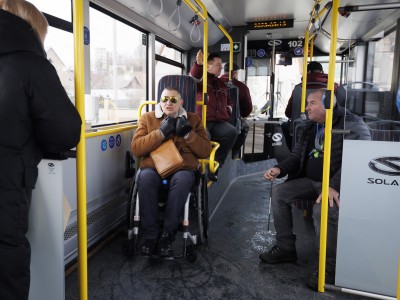 Bendrovėje „Jonavos autobusai“ mokymai kaip saugiai aptarnauti keleivius su specialiaisiais poreikiais