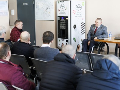 Bendrovėje „Jonavos autobusai“ mokymai kaip saugiai aptarnauti keleivius su specialiaisiais poreikiais