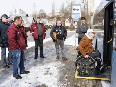 Bendrovėje „Jonavos autobusai“ mokymai kaip saugiai aptarnauti keleivius su specialiaisiais poreikiais