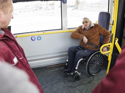 Bendrovėje „Jonavos autobusai“ mokymai kaip saugiai aptarnauti keleivius su specialiaisiais poreikiais