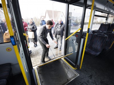 Bendrovėje „Jonavos autobusai“ mokymai kaip saugiai aptarnauti keleivius su specialiaisiais poreikiais