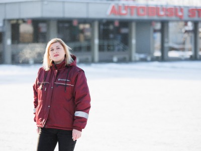 Autobuso vairuotojos seserys Aušra ir Lina: vežti keleivius – didelė atsakomybė