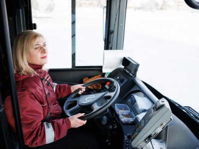 Autobuso vairuotojos seserys Aušra ir Lina: vežti keleivius – didelė atsakomybė