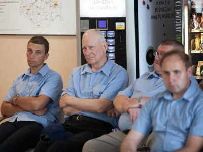 Bendrovės "Jonavos autobusai" vairuotojams – nauja apranga