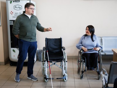 Rūtos žinutė Jonavos vairuotojams: kada paskutinį kartą ant rankų nešėte moterį?