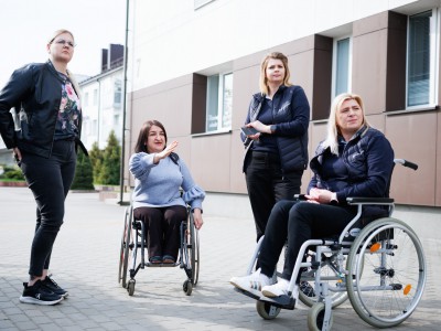 Rūtos žinutė Jonavos vairuotojams: kada paskutinį kartą ant rankų nešėte moterį?