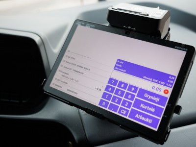 Jonavos autobusuose jau galima atsiskaityti banko kortelėmis